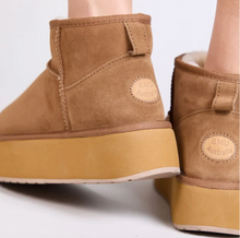 Load image into Gallery viewer, Emu Australia Womens Stinger Micro Platform Sheepskin Boot