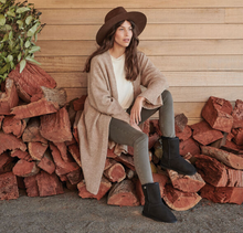Load image into Gallery viewer, Emu Australia Womens Platinum Stinger Slim Low Sheepskin Boot Black