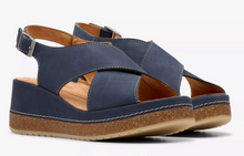 Load image into Gallery viewer, Clarks Women's Kassande Step Sandal
