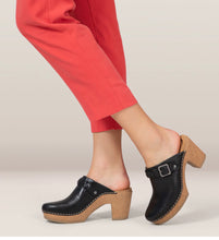 Load image into Gallery viewer, Aetrex Corey Womens Clog Black

