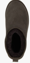 Load image into Gallery viewer, EMU Australia Womens Stinger Micro Sheepskin Boot Chocolate
